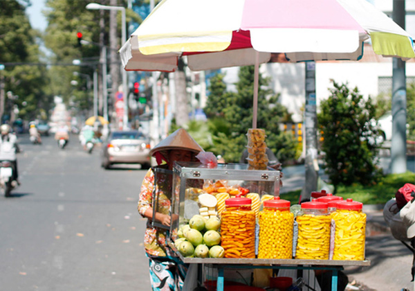 Người phụ nữ không bao giờ trang điểm và tô hủ tiếu hiếm hoi khiến người ta nhói lòng - Ảnh 1.