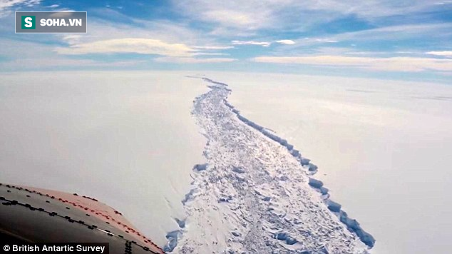 Nam Cực xuất hiện vết băng nứt khổng lồ: Thảm họa khiến giới khoa học đứng ngồi không yên - Ảnh 1.