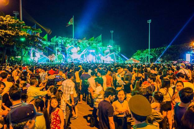 Bãi biển Vũng Tàu bùng nổ trong kỳ nghỉ lễ 2/9 - Ảnh 5. Bãi biển Vũng Tàu bùng nổ trong kỳ nghỉ lễ 2/9 - Ảnh 5.