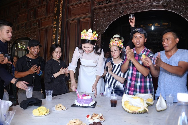 Á hậu Thanh Tú nhận quà sinh nhật độc lạ nhất từ trước đến nay - Ảnh 1.