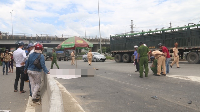 Nam sinh vừa nhận giấy báo đậu đại học và mẹ gặp nạn tử vong thương tâm - Ảnh 1.