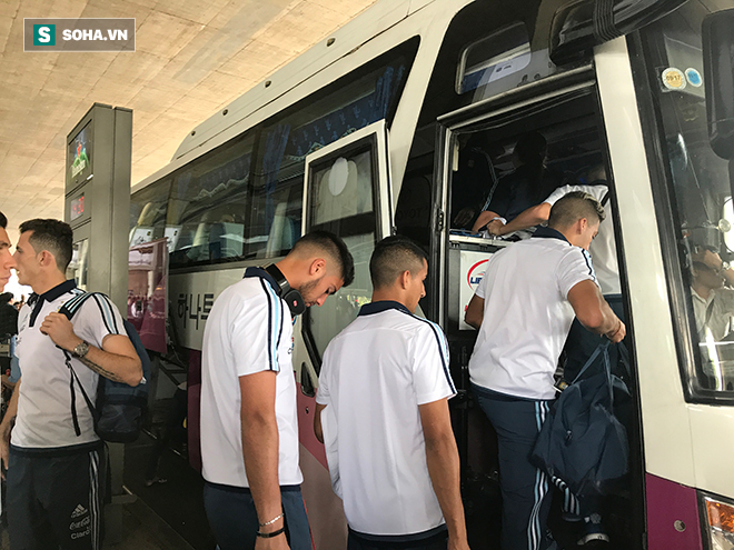 Fan Việt Nam tặng món quà bất ngờ cho U20 Argentina - Ảnh 8.