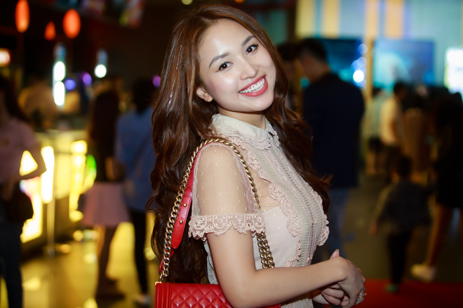 Cựu người mẫu Thúy Hằng gây chú ý vì xinh đẹp và sành điệu - Ảnh 11.