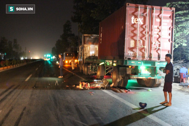 Bình Dương: Liên tiếp hai vụ xe máy tông container lúc rạng sáng, 2 người thương vong - Ảnh 1.