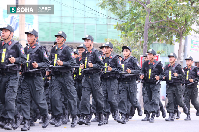 Ngắm dàn xe khủng của lực lượng công an, quân đội Việt Nam sẵn sàng bảo vệ APEC - Ảnh 1.