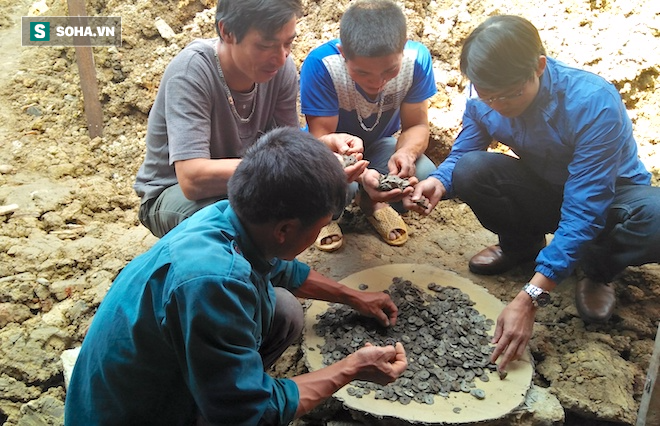 Đào móng nhà, người đàn ông phát hiện hũ tiền cổ đúng ngày vía Thần tài - Ảnh 4.