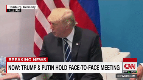 Cái bắt tay lịch sử của Tổng thống Trump và Tổng thống Putin - Ảnh 1.