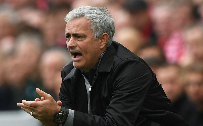 Tối ngày than thở, Mourinho cần phải nhìn đội bóng hạng ba này mà thấy xấu hổ - Ảnh 1.