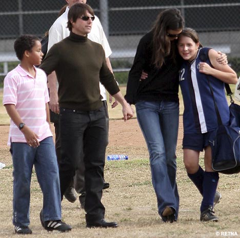 Trái ngược Suri Cruise, 2 đứa con khác của Tom Cruise có số phận đáng thương - Ảnh 2.