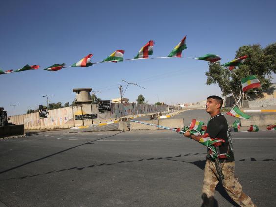 Quân Iraq thần tốc chiếm Kirkuk, người Kurd bàng hoàng vì một đảng lâm trận rút lui? - Ảnh 2.