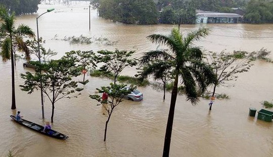 Sự thật chuyện nhà Quang Linh ngập sâu trong nước lũ - Ảnh 1.