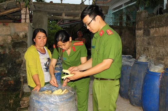 Mỡ bẩn tìm đường vào Hà Nội, chim thối xuất hiện ở Hà Tĩnh, 1 gia đình nguy kịch vì nấm độc - Ảnh 5.
