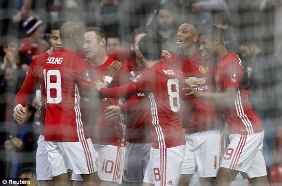 Man United đại thắng trong ngày Rooney đi vào lịch sử - Ảnh 4.