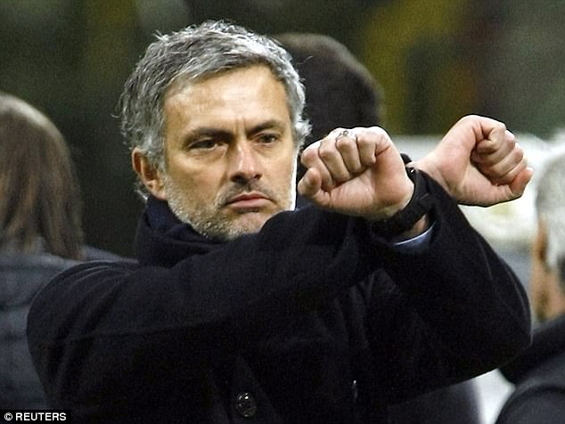 Những màn “võ chợ” trứ danh của Mourinho khiến đối thủ chào thua - Ảnh 4.