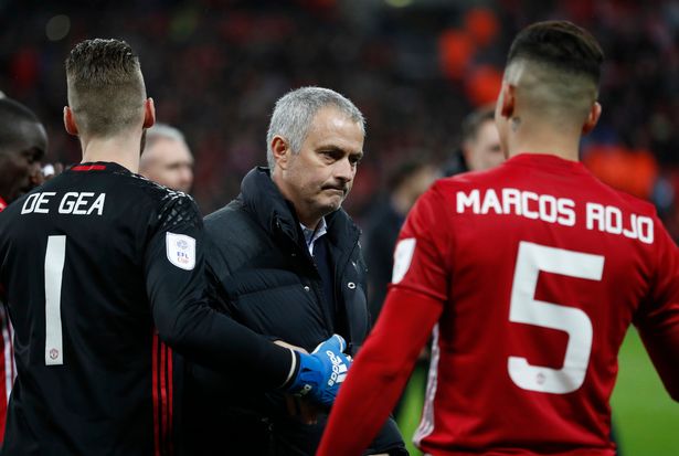 Gương mặt không cảm xúc và một Mourinho đầy lo âu - Ảnh 2.