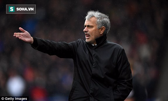 Mourinho nói về sai lầm tai hại sau trận thua lịch sử - Ảnh 1.