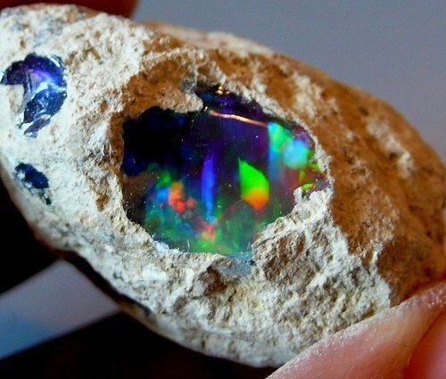 Qua hàng thập kỷ chờ đợi, viên đá Opal đẹp nhất hành tinh được trưng bày, giá 700.000 đô - Ảnh 2.