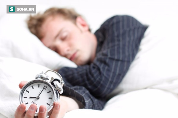 Tư thế ngủ ảnh hưởng đến khả năng tình dục của nam giới: Ngủ thế nào là tốt nhất? - Ảnh 2.