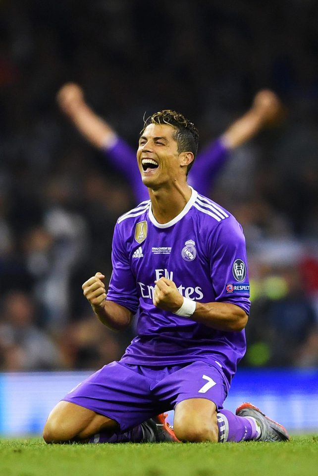 Ronaldo gục xuống cỏ, Real Madrid vỡ òa vì cảm xúc sau khi phá tan lời nguyền - Ảnh 3.