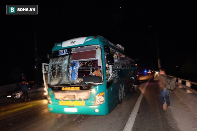 Hiện trường vụ nổ xe khách khiến 2 người tử vong ở Bắc Ninh - Ảnh 1.