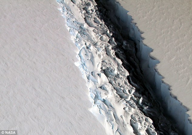 Nam Cực xuất hiện vết băng nứt khổng lồ: Thảm họa khiến giới khoa học đứng ngồi không yên - Ảnh 2.