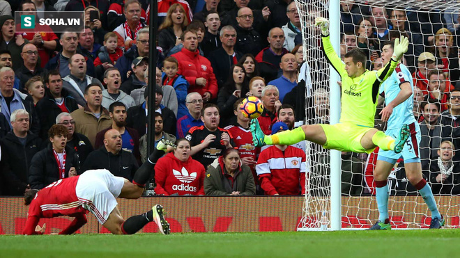 Mourinho nói đúng: Cứ gặp Quỷ đỏ là đối phương lên đồng - Ảnh 1.