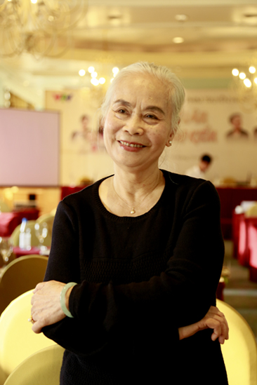 Người bà quen mặt nhất màn ảnh Việt: Cuộc sống ít biết sau gương mặt hiền hậu - Ảnh 1.