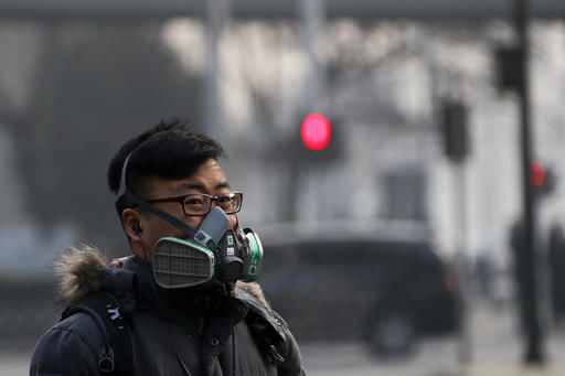 Ô nhiễm tới mức ngày biến thành đêm ở Trung Quốc - Ảnh 2.