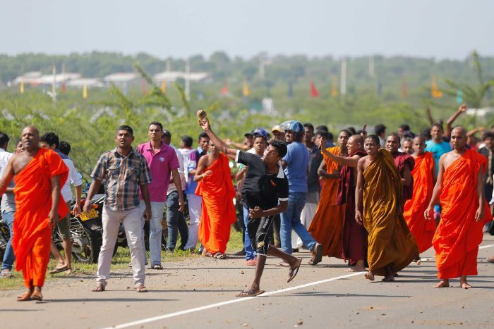 Bạo loạn tại Sri Lanka vì chính phủ cho Trung Quốc thuê đất 99 năm - Ảnh 1.