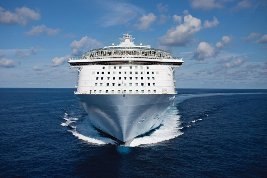 Oasis Of The Seas - Tàu du lịch lớn nhất thế giới, nặng gấp 5 lần huyền thoại Titanic - Ảnh 3.