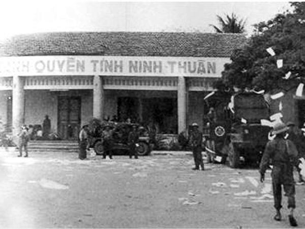 7 vị tướng ngồi bên đường bàn kế hoạch tiến công: Chuyện chỉ có ở Việt Nam - Ảnh 3.