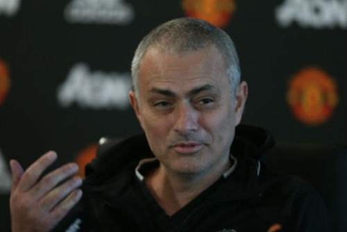 MU: Mourinho khoe tóc lạ, sợ đá chung kết - Ảnh 1.