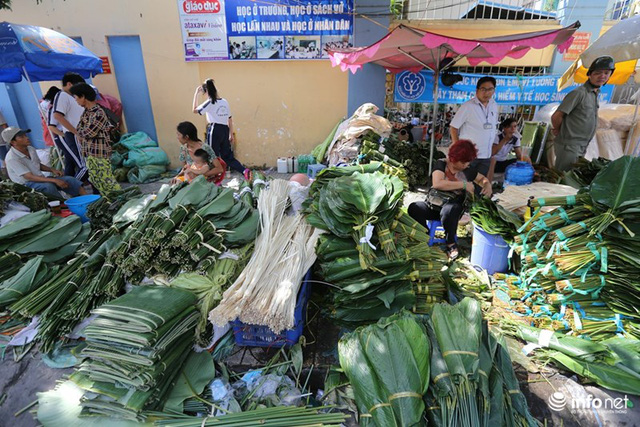 Đi chợ lá dong độc nhất ở TP. Hồ Chí Minh - Ảnh 1.