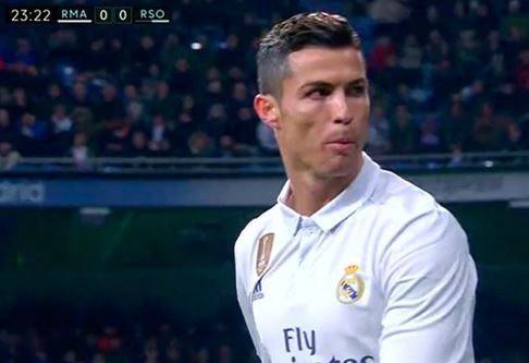 Ronaldo chửi fan Real Madrid: Đồ con hoang - Ảnh 1.
