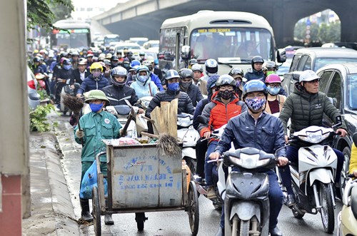 Ngày đầu đi làm sau Tết: Nơi ùn tắc, nơi thông thoáng - Ảnh 2.