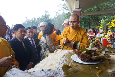 Lãnh đạo tỉnh Nghệ An lên tiếng về cặp bánh chưng 7 tạ - Ảnh 2.