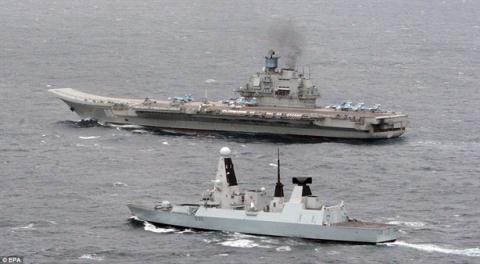 NATO vừa chê vừa run, huy động 50 tàu chiến bám Kuznetsov - Ảnh 1.