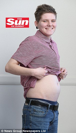  Tranh cãi về quy định mới ở Anh: Từ nay bác sĩ không được gọi người mang thai là “mẹ” - Ảnh 1.