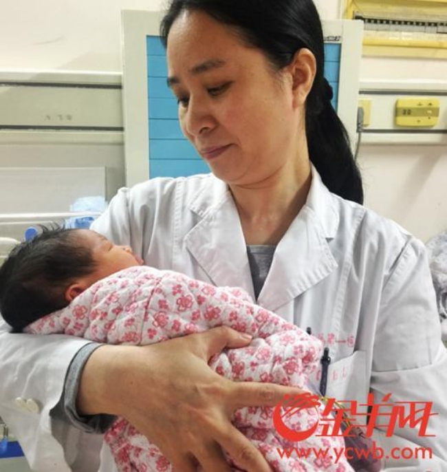 Trung Quốc: Chuyện đứa trẻ vừa mới ra đời đã 16 tuổi - Ảnh 1.
