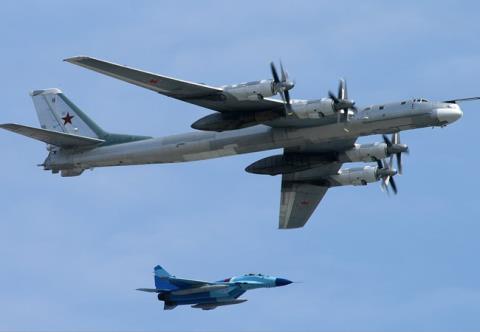 Tu-95MS đánh Raqqa: Đi trước Mỹ một bước? - Ảnh 1.