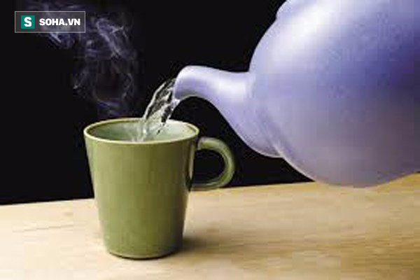 1001 lý do nên uống nước ấm vào mỗi buổi sáng ngay sau khi ngủ dậy - Ảnh 2.