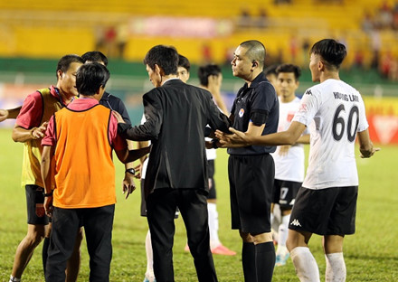 Sơn Tùng M-TP đã thắng cả... V.League, VPF và VFF - Ảnh 1.