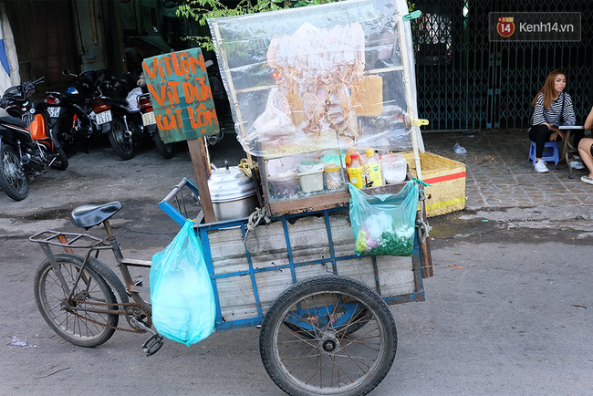 Từ tấm biển 10 năm của chị bán hàng rong Sài Gòn đến trào lưu Vịt lộn vịt dữa cút lộn làm mưa làm gió - Ảnh 2.