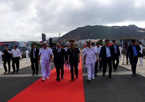 Thủ tướng dự lễ thượng cờ 2 tàu ngầm Kilo - Ảnh 1.