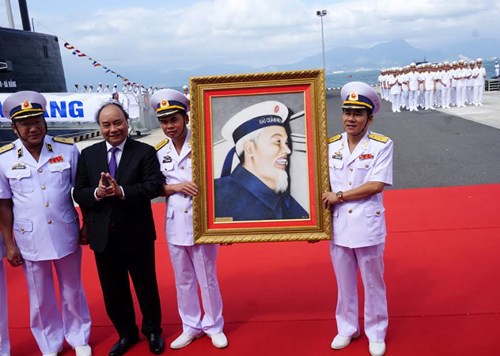 Thủ tướng dự lễ thượng cờ 2 tàu ngầm Kilo - Ảnh 2.