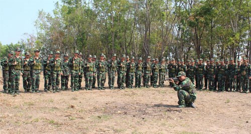 Trên thao trường huấn luyện chiến sĩ mới ở Trung đoàn Gia Định - Ảnh 2.