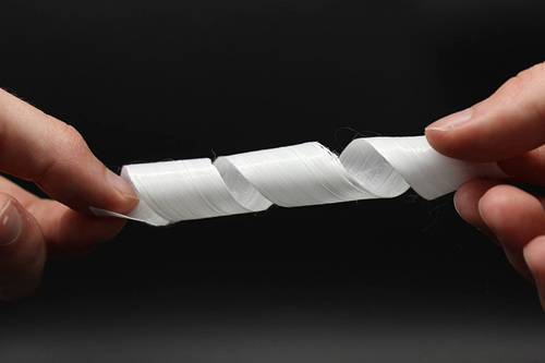 Dải băng siêu nhân: Nhẹ hơn giấy, nâng được cả bê tông - Ảnh 1.