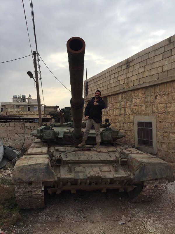 Syria: Xe tăng T-55, T-62, T-72 và T-90 trong khói lửa của những trận chiến khốc liệt - Ảnh 4.