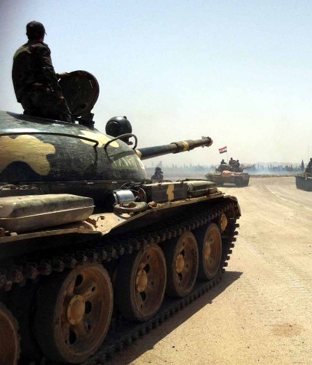 Syria: Xe tăng T-55, T-62, T-72 và T-90 trong khói lửa của những trận chiến khốc liệt - Ảnh 2.