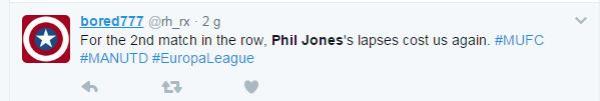2 trận liên tiếp mắc sai lầm, Phil Jones bị CĐV Man United đòi... bỏ tù - Ảnh 2.